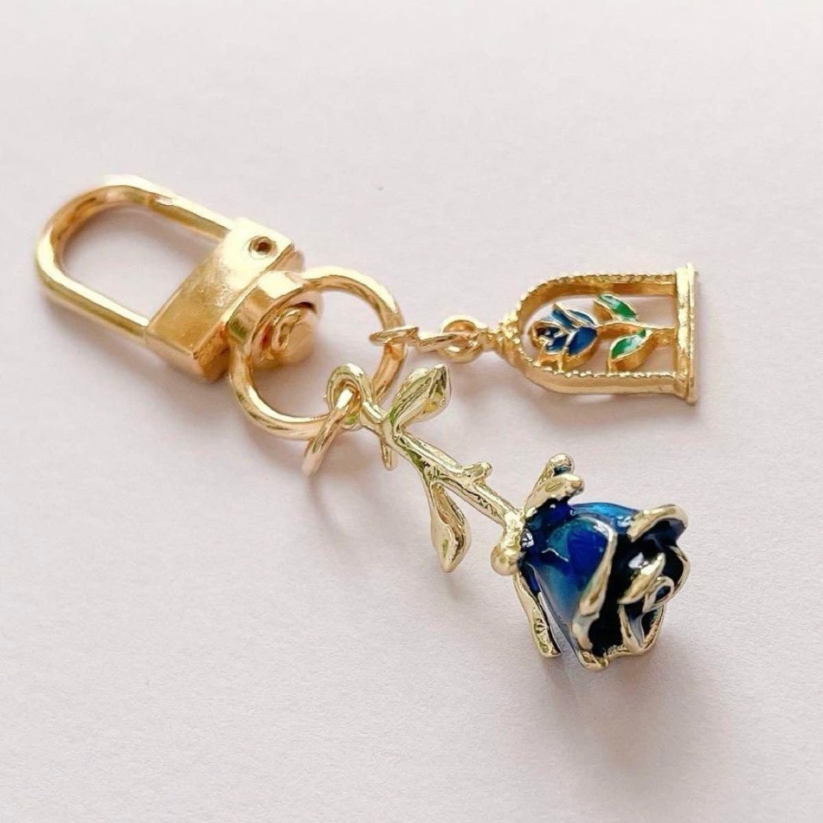 Amazon.co.jp: blue rose 青バラ キーホルダー : ファッション